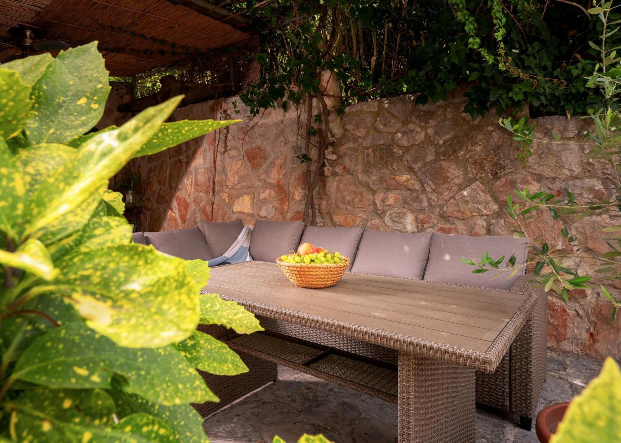 Holiday Home Skala With Hot Tub & Kala With Terrace Pitve Экстерьер фото