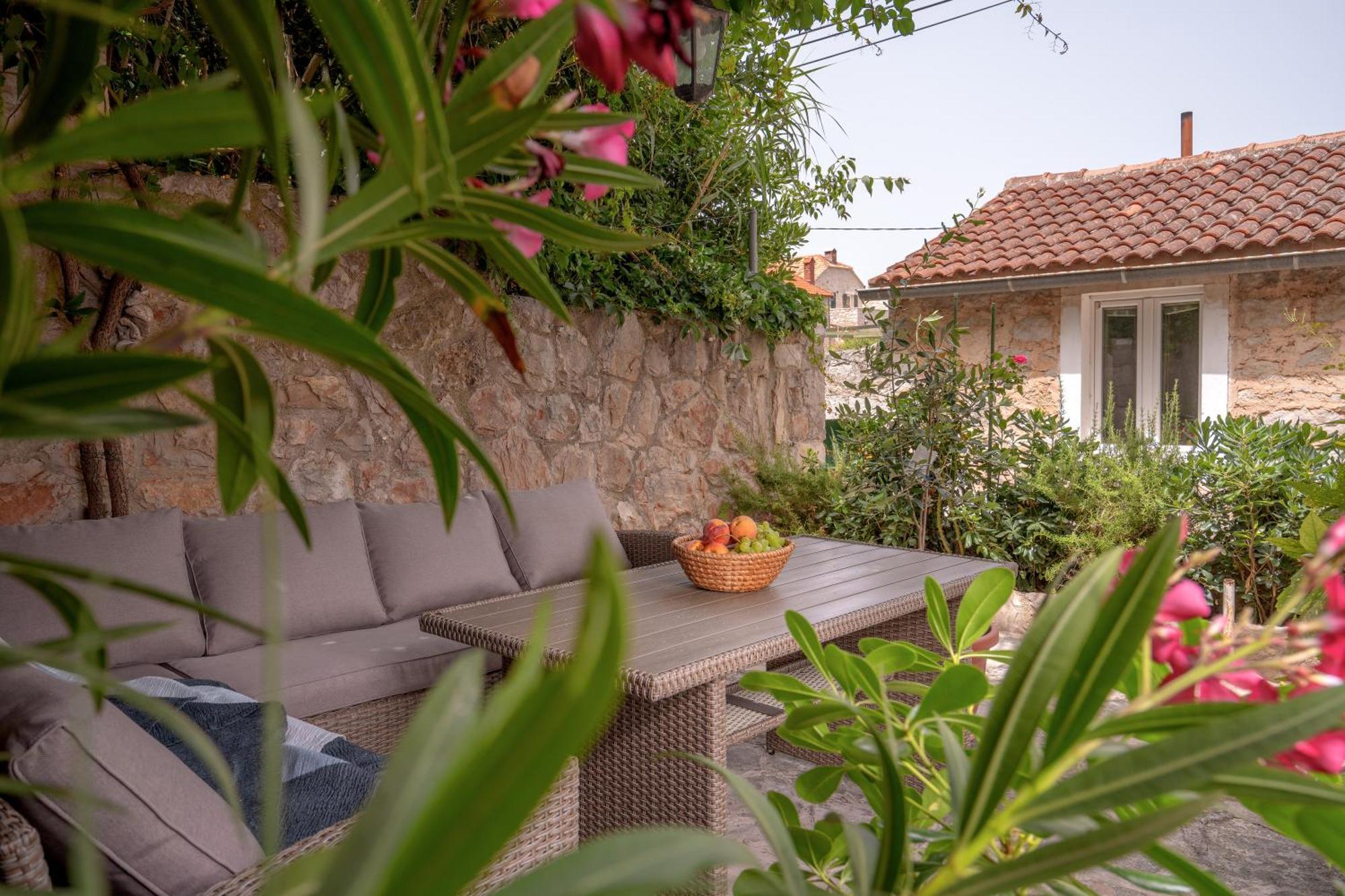 Holiday Home Skala With Hot Tub & Kala With Terrace Pitve Экстерьер фото